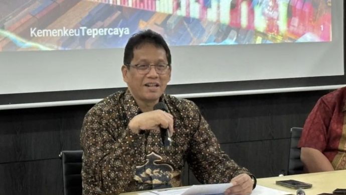 Menteri Keuangan Purbaya Yudhi Sadewa menjawab pertanyaan wartawan dalam taklimat media di kantor Kementerian Keuangan, Jakarta, Jumat, 14 November 2025. ANTARA/Imamatul Silfia.