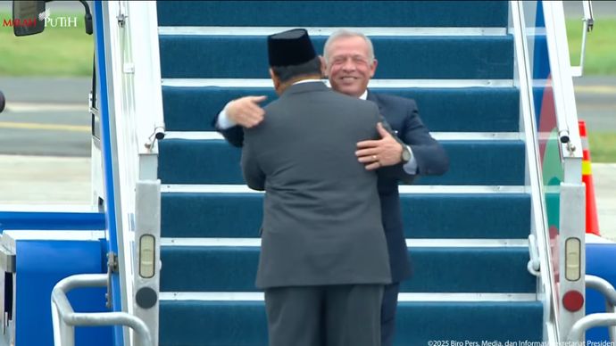 Raja Kerajaan Yordania Hasyimiah, Raja Abdullah II ibn Al Hussein, tiba di Pangkalan Udara Halim Perdanakusuma, Jakarta