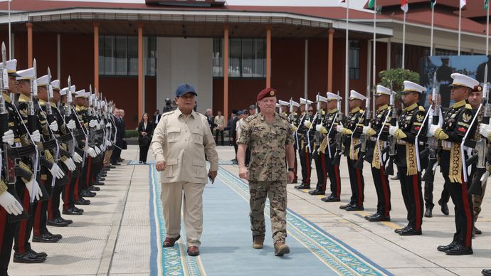 Presiden RI Prabowo Subianto mengantarkan langsung kepulangan Raja Yordania Abdullah II bin Al-Hussein untuk melanjutkan kunjungan kerja ke Pakistan.  