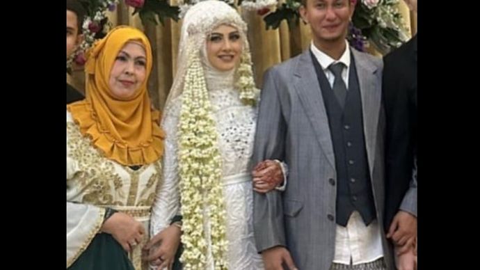 Foto pernikahan Habib Bahar bin Smith dengan wanita bernama Helwa Bachmid. 