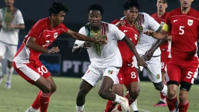 Di sisi lain, Mali tetap berbahaya melalui serangan balik. Pada menit ke-73, Sekou Kone melepaskan tembakan keras yang masih bisa ditepis Cahya Supriadi.  Meski penguasaan bola Indonesia meningkat karena pressing Mali menurun, masalah efektivitas masih menghambat. Garuda Muda bisa menembus kotak penalti, tetapi gagal mengonversi peluang menjadi gol.