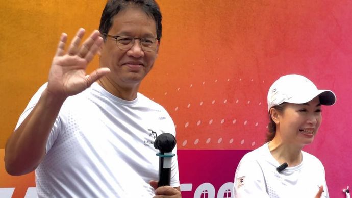 Menteri Keuangan Purbaya Yudhi Sadewa dan Ketua Forum Pemred Retno Pinasti. 