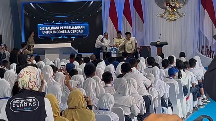 Prabowo Resmi Luncurkan Digitalisasi Pembelajaran untuk Indonesia Cerdas di SMPN 4 Bekasi