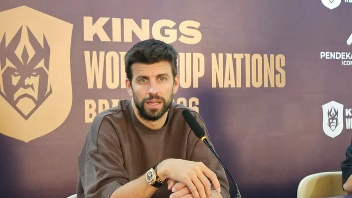 Mantan bek timnas Spanyol dan Barcelona, Gerard Pique, menjawab pertanyaan ANTARA di Jakarta, Minggu 16 November 2025. (ANTARA/RAUF ADIPATI)