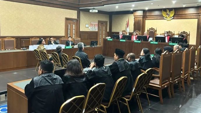 Sebanyak tiga terdakwa kasus dugaan korupsi terkait pemberian fasilitas kredit oleh Lembaga Pembiayaan Ekspor Indonesia (LPEI) pada periode 2015&ndash;2018, dalam sidang pembacaan surat tuntutan di Pengadilan Tipikor pada Pengadilan Negeri Jakarta Pusat, Senin, 17 November 2025. ANTARA/Agatha Olivia Victoria.