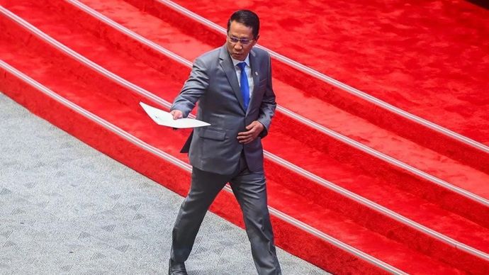 DP Menteri Hukum Supratman Andi Agtas bersiap menyampaikan pendapat akhir mewakili Presiden pada Rapat Paripurna ke-8 DPR RI Masa Persidangan II Tahun Sidang 205-2026 di Kompleks Parlemen, Senayan, Jakarta, Selasa (18/11/2025). Dalam rapat tersebut DPR menyetujui Rancangan Undang-Undang (RUU) tentang Perubahan atas Undang-Undang Nomor 8 Tahun 1981 tentang Kitab Undang-Undang Hukum Acara Pidana (KUHAP) untuk disahkan menjadi undang-undang. ANTARA FOTO/Rivan Awal Lingga/nz