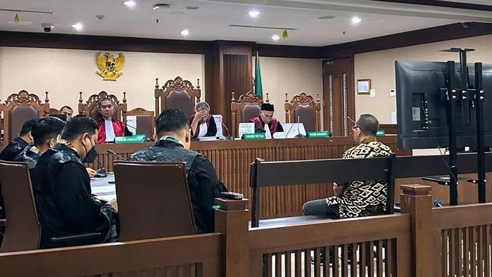 Sekretaris Mahkamah Agung (MA) periode 2011-2016 Nurhadi dalam sidang pembacaan surat dakwaan di Pengadilan Tindak Pidana Korupsi pada Pengadilan Negeri (PN) Jakarta Pusat, Selasa, 18 November 2025. (ANTARA/Agatha Olivia Victoria)