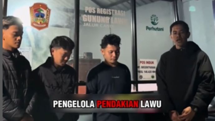 Dalam kronologi yang beredar, Riki dan satu rekannya melakukan pendakian lewat jalur Cetho. Saat berada di antara Pos 1 dan Pos 2, rekannya dikabarkan jatuh sakit hingga tidak mampu melanjutkan perjalanan.  Rekan yang sakit kemudian memutuskan turun menuju Basecamp (BC).