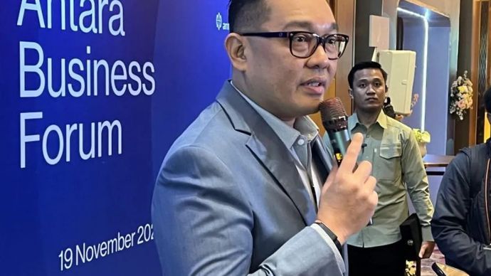 Wakil Menteri (Wamen) Investasi dan Hilirisasi Todotua Pasaribu memberi keterangan ketika ditemui di sela-sela Antara Business Forum di Jakarta, Rabu 19 November 2025. ANTARA/Putu Indah Savitri.