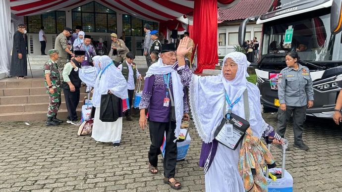 Jamaah haji tahun 2025 di Lapangan Tegar Beriman, Cibinong, Kabupaten Bogor, Jawa Barat. ANTARA/M Fikri Setiawan