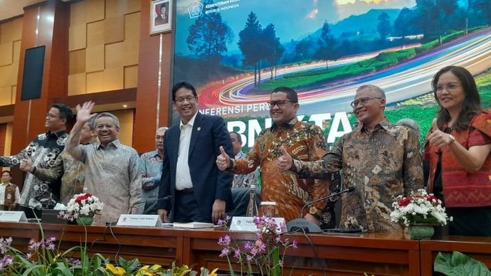 Menteri Keuangan (Menkeu) Purbaya Yudhi Sadewa menyampaikan bahwa realisasi Anggaran Pendapatan dan Belanja Negara (APBN) hingga 31 Oktober 2025 defisitRp479,7 triliun, atau 2,02 persen terhadap produk domestik bruto (PDB).