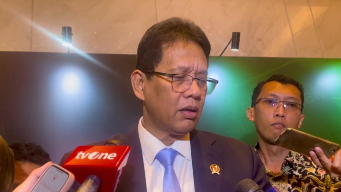 Menteri Keuangan (Menkeu) Purbaya Yudhi Sadewa menyampaikan tidak akan melegalkan kegiatan thrifting atau penjualan barang bekas impor ilegal.  