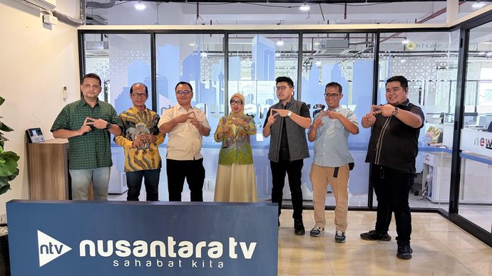 Ketua KPID Jakarta Bersama Jajaran Redaksi Nusantara TV