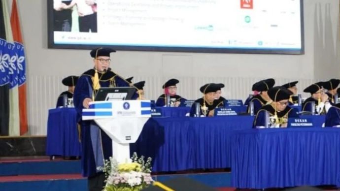 Rektor IPB University Prof Dr Arif Satria SP, MSi menyampaikan pidato berisi pesan perubahan dan kemajuan kepada 1.090 wisudawan IPB Program Pendidikan Sarjana Terapan dan Diploma III Sekolah Vokasi pada pekan ini. ANTARA/HO-IPB