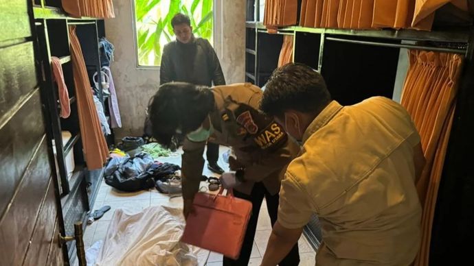 Tim Kepolisian Resor Badung, Polsek Kuta Utara, melakukan olah tempat kejadian perkara di hostel tempat WNA China ditemukan meninggal dunia. ANTARA/HO-Humas Polres Badung
