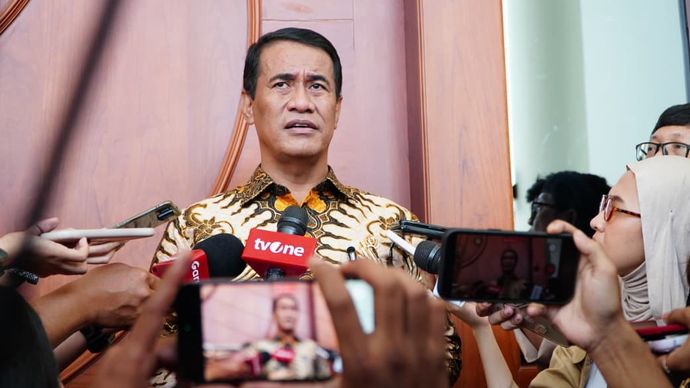 Menteri Pertanian (Mentan) Andi Amran Sulaiman menyampaikan kembali temukan para distributor pupuk nakal, yang berani menjual pupuk subsidi di atas harga eceran tertinggi (HET) yang telah ditetapkan. 