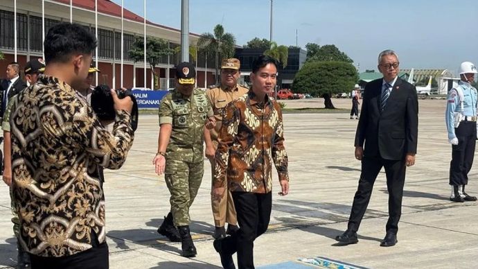 Wakil Presiden Gibran Rakabuming Raka bertolak ke Johannesburg, Afrika Selatan, menghadiri Konferensi Tingkat Tinggi (KTT) G20, dari Lanud TNI AU Halim Perdanakusuma, Jakarta, Jumat, 21 NOVEMBER 2025. ANTARA/Mentari Dwi Gayati/am.