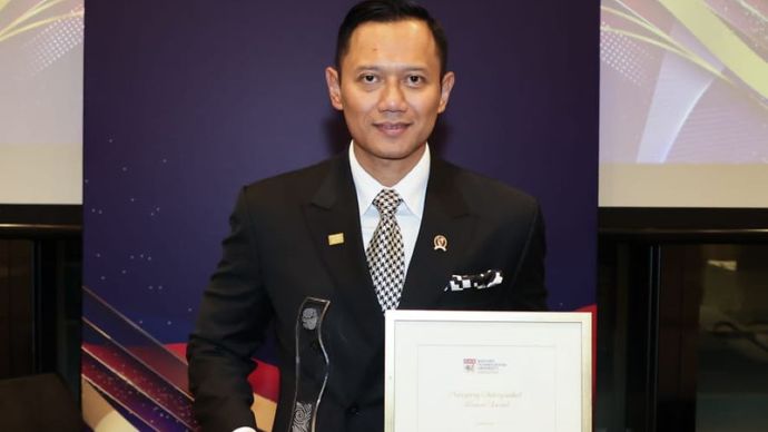 Menteri Koordinator Bidang Infrastruktur dan Pembangunan Kewilayahan, Agus Harimurti Yudhoyono (AHY), dianugerahi Nanyang Distinguished Alumni Award 2025, penghargaan tertinggi bagi alumni Nanyang Technological University (NTU) Singapura, pada Jumat (21/11/2025)/ist