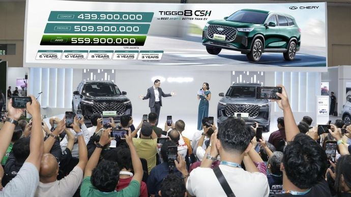 Chery meluncurkan dua varian Tiggo 8 CSH terbaru, yakni Tiggo 8 CSH Comfort dan Tiggo 8 CSH AWD di GJAW 2025. (Foto: Adiantoro/NTV)