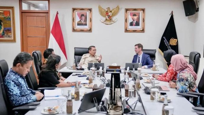 Menteri Kebudayaan Fadli Zon saat melakukan pertemuan dengan guru besar dari Universitas Flinders, Martin Polkinghorne di Jakarta. ANTARA/ (HO-Kementerian Kebudayaan)