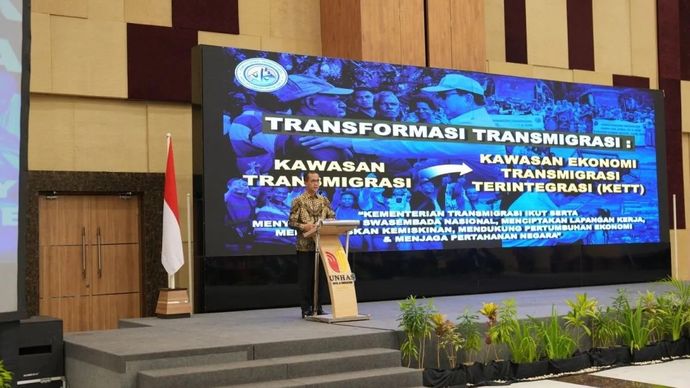 Mentrans Iftitah memberikan sambutan pada Forum Ekonomi Regional Indonesia Timur di Unhas, Makassar, Jumat, 21 November 2025.ANTARA/HO-Unhas (.)