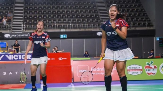 Ganda putri Indonesia Rachel Allessya Rose (kiri)/Febi Setianingrum (kanan) saat melawan Rin Iwanaga/Kie Nakanishi asal Jepang pada babak kedua BWF World Tour Super 500 Australian Open 2025 di Quaycentre, Olympic Boulevard, Sydney, Kamis, 20 November 2025. ANTARA/HO-PBSI/am.