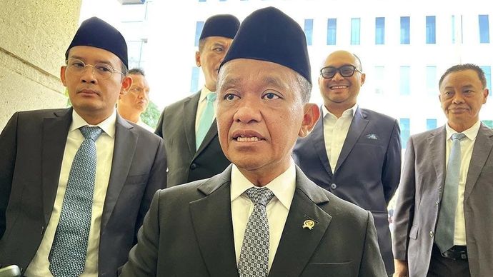 Menteri Energi dan Sumber Daya Mineral (ESDM) Bahlil Lahadalia memberi keterangan kepada wartawan ketika ditemui di Kantor Kementerian ESDM, Jakarta, Senin 24 November 2025. ANTARA/Putu Indah Savitri/aa.