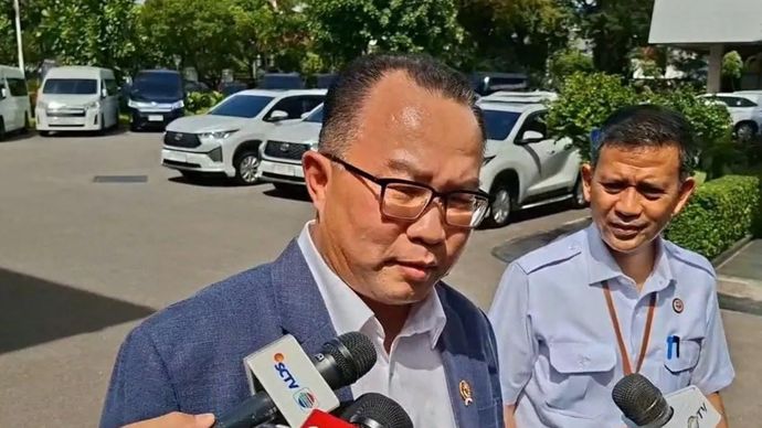 Kepala Badan Riset dan Inovasi Nasional (BRIN) Arif Satria menyampaikan keterangan menjelang menghadiri rapat terbatas perdananya dengan Presiden RI Prabowo Subianto di kompleks Istana Kepresidenan, Jakarta, Senin 24 November 2025. (ANTARA/Andi Firdaus)