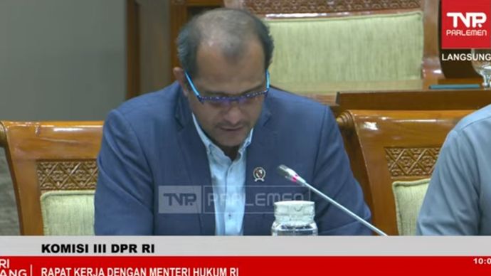 Wakil Menteri Hukum, Edward Omar Sharif Hiariej saat rapat dengan Komisi III DPR RI terkait RUU Penyesuaian Pidana. 