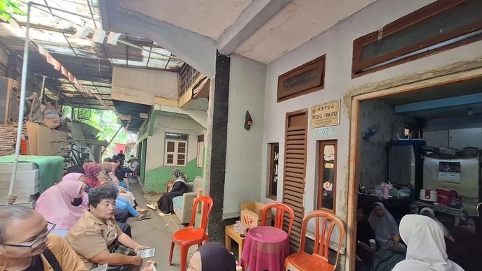 Situasi di rumah duka anak laki-laki bernama Alvaro Kiano Nugroho (6) yang hilang di Pesanggrahan, Jakarta Selatan, Senin, 24 November 2025. ANTARA/Luthfia Miranda Putri.