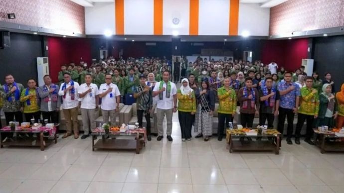 Kepala Badan Narkotika Nasional (BNN) RI Komisaris Jenderal Polisi Suyudi Ario Seto (tengah) dalam kegiatan 