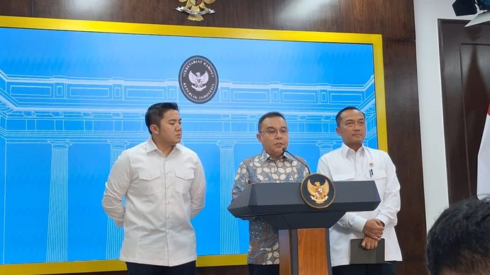 Wakil Ketua DPR, Sufmi Dasco Ahmad, menjelaskan bahwa keputusan tersebut diambil setelah DPR RI menghimpun masukan dari publik dan sejumlah kelompok masyarakat