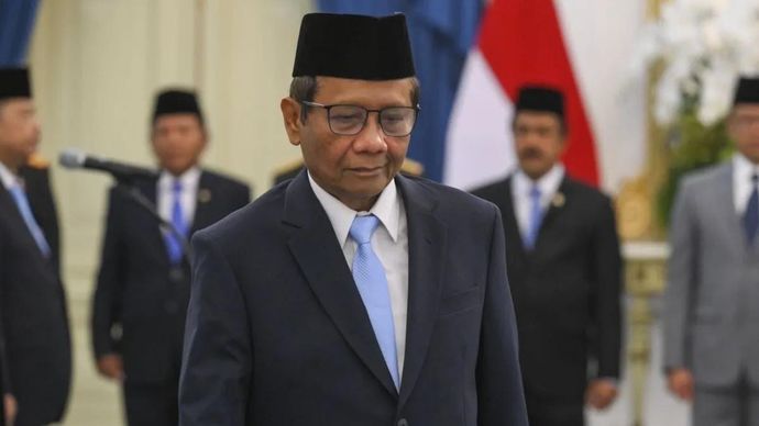 Arsip - Mantan Menko Polhukam Mahfud MD dilantik menjadi anggota Komisi Percepatan Reformasi Polri di Istana Merdeka, Jakarta, Jumat (7/11/2025). Presiden Prabowo Subianto melantik 10 anggota Komisi Perceptan Reformasi Polri yang diketuai oleh Jimly Asshiddiqie merangkap anggota dengan anggota Mahfud MD, Yusril Ihza Mahendra, Supratman Andi Agtas, Otto Hasibuan, Tito Karnavian, Idham Aziz, Badrodin Haiti, Ahmad Dofiri, dan Jenderal Pol. Listyo Sigit Prabowo. ANTARA FOTO/Hafidz Mubarak A/YU