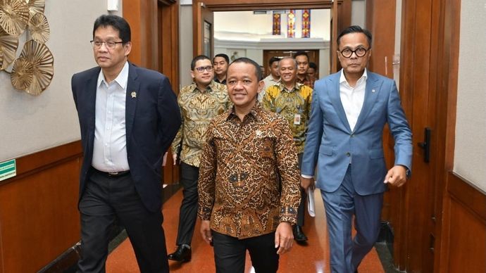 Menteri Keuangan (Menkeu) Purbaya Yudhi Sadewa bertemu Menteri Energi dan Sumber Daya Mineral (ESDM) Bahlil Lahadalia di Kantor Kementerian ESDM, Selasa 25 November 2025.