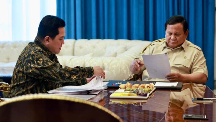 Prabowo Subianto menerima Menteri Pemuda dan Olahraga (Menpora) Erick Thohir di Istana Merdeka