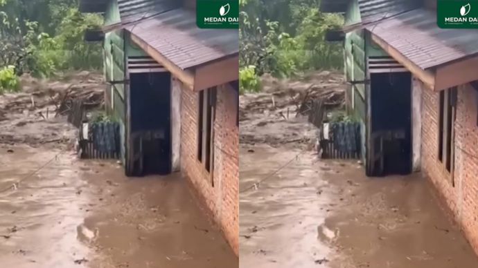 Banjir bandang menerjang kawasan permukiman warga di Padang Sidempuan setelah hujan deras mengguyur wilayah tersebut, Air berwarna coklat pekat tiba-tiba meluncur deras dari arah perbukitan dan langsung menghantam rumah-rumah warga.