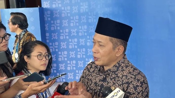 Menteri Koperasi (Menkop) Ferry Juliantono saat memberikan tanggapan pers di sela-sela acara Kompas100 CEO Forum, di Indonesia Convention Center (ICE) BSD, Tangerang Selatan, Rabu, 26 November 2025. ANTARA/Arnidhya Nur Zhafira