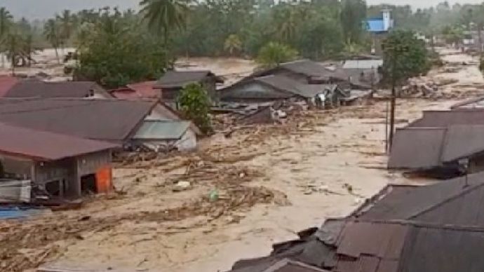 Banjir bandang di Tapanuli Selatan.