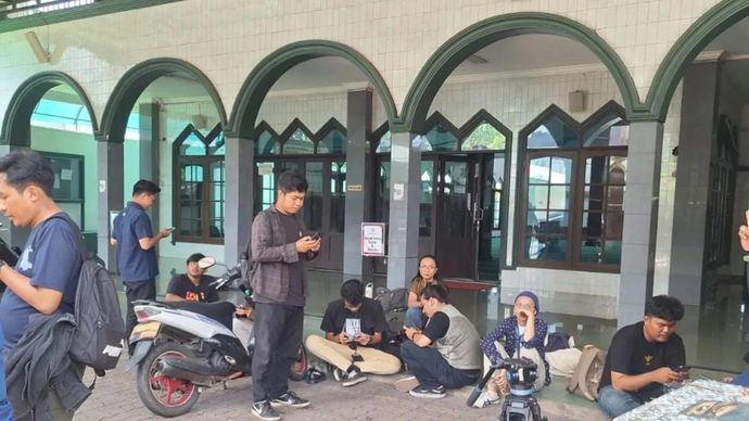 Tempat kejadian perkara (TKP) penculikan anak laki-laki yang hilang bernama Alvaro Kiano Nugroho di Masjid Jami Al Muflihun, Pesanggrahan, Jakarta, Kamis 27 November 2025. ANTARA/Luthfia Miranda Putri.