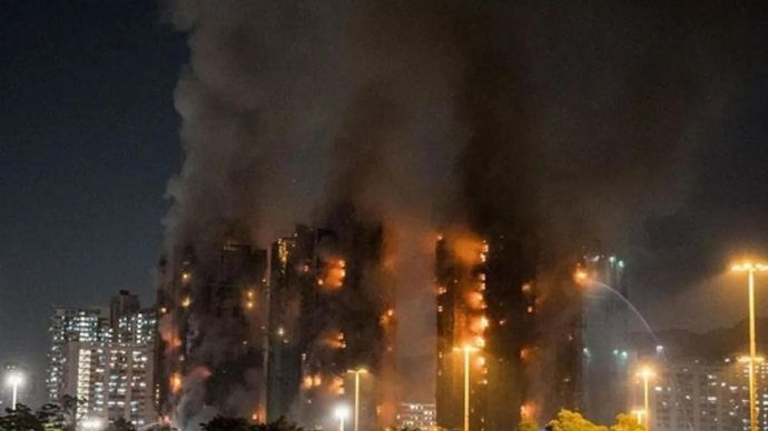 Kebakaran besar di kompleks apartemen di Hong Kong. ANTARA/Anadolu.