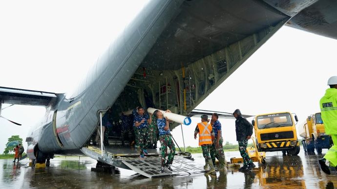 PLN Percepat Pemulihan Aceh, Hercules TNI AU Dikerahkan Angkut Material Tower Darurat