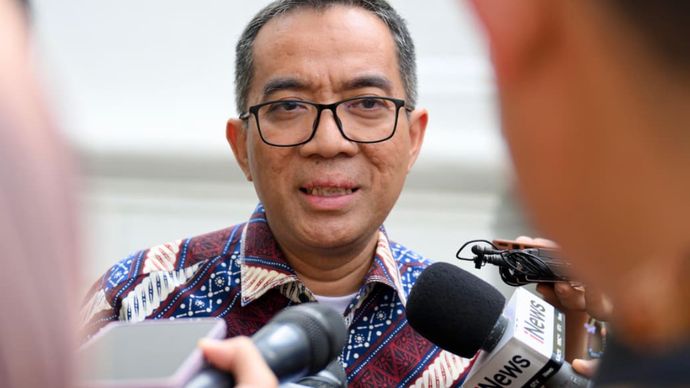 Prabowo Subianto memanggil Menteri Pendidikan Tinggi, Sains, dan Teknologi (Mendiktisaintek) Brian Yuliarto ke Istana Merdeka, Jakarta, pada Jumat, 28 November 2025.