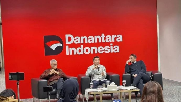 Managing Director Stakeholders Management Danantara Indonesia Rohan Hafas bersama Managing Director Treasury Danantara Indonesia Ali Setiawan dalam Media Lunch with Danantara Indonesia, di Jakarta, Jumat 28 November 2025. ANTARA/ Muhammad Heriyanto