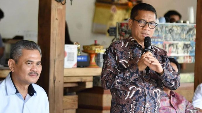 Menteri Desa dan Pembangunan Daerah Tertinggal (Mendes PDT) Yandri Susanto memberikan arahan dalam kunjungannya ke BUMDes Gentha Persada di Badung, Bali, Jumat 28 November 2025. ANTARA/HO-Humas Kemendes PDT.