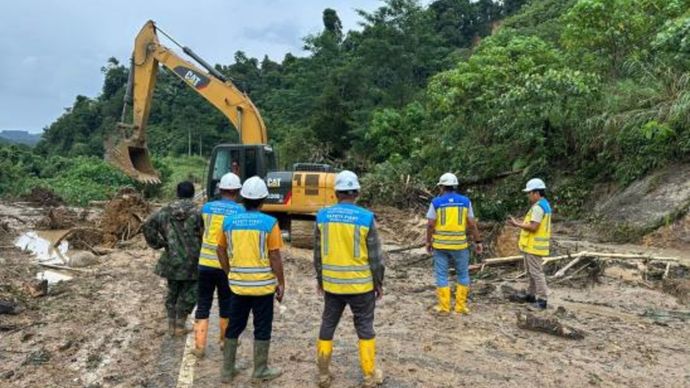 Kementerian Pekerjaan Umum (PU) melalui Balai Wilayah Sungai (BWS) Sumatera I telah melakukan serangkaian penanganan darurat di wilayah yang terdampak banjir di Aceh, Jumat 28 November 2025.   