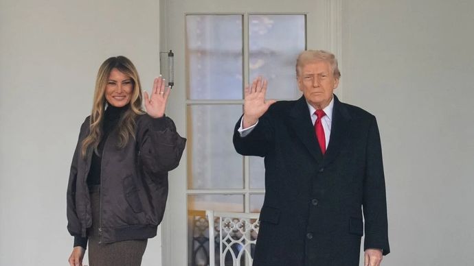 Amerika Serikat. Presiden Donald Trump (kanan) dan Ibu Negara Melania Trump menghadiri Upacara Pengampunan Turki Thanksgiving Nasional di Gedung Putih di Washington, D.C., Amerika Serikat, 25 November 2025. ANTARA/Xinhua/Hu Yousong