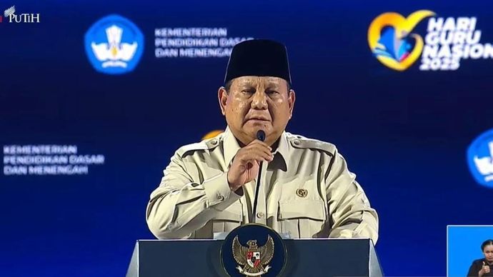 Presiden RI Prabowo Subianto memberikan sambutan pada Puncak Peringatan Hari Guru Nasional (HGN) 2025 di Indonesia Arena Jakarta, Jumat 28 November 2025. ANTARA/Mentari Dwi Gayati
