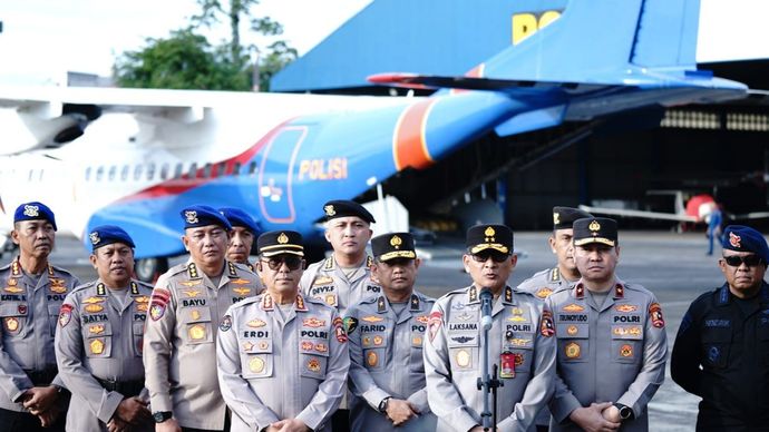 Pakai Pesawat, Polri Kirim Obat-Tim Medis untuk Korban Banjir Sumatra