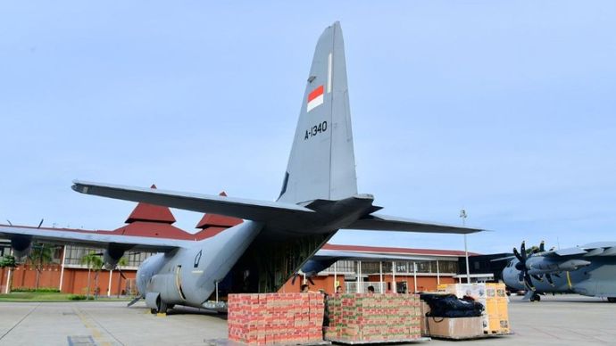 Distribusi logistik besar-besaran yang dilakukan pemerintah dalam penanganan banjir dan longsor di Aceh, Sumatra Utara, dan Sumatra Barat merupakan bukti nyata bahwa negara bergerak cepat dan responsif dalam situasi darurat. (Foto: BPMI Setpres)
