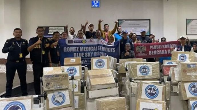 Bantuan medis dari Malaysia di Bandara SIM, Aceh Besar. ANTARA/HO-Posko Penanggulangan Bencana Hidrometreologi Aceh
